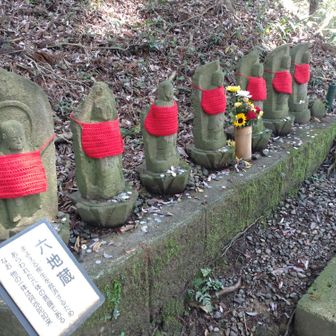 パワースポットの六地蔵の先に進んで、