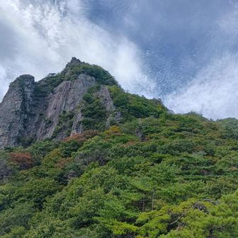 往路、屏風岩から獅子岩へ。
展望岩から、獅子岩。