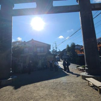 銅の鳥居
みんな並びましたが、逆光でした