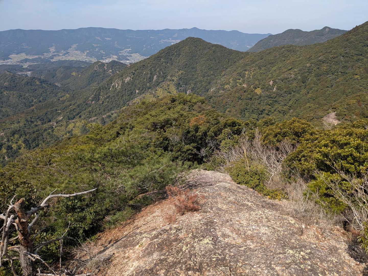 黒髪山へと降りて行く