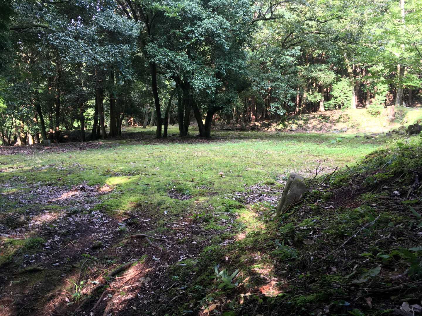 廃城後は、麓に居住したようです。妻木城士屋敷といいます。写真は御屋敷跡。
