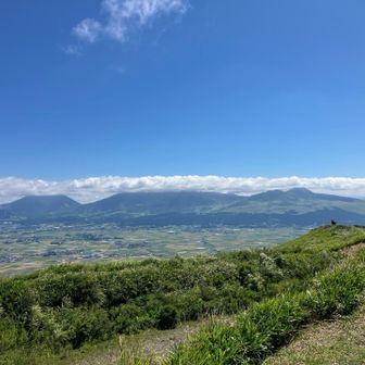 阿蘇烏帽子岳は見えますが中岳は見えませんでした、残念😢