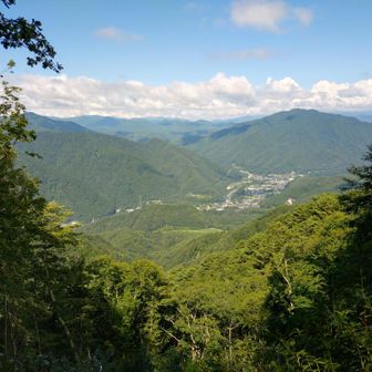 展望所からの眺め

俺の実家を見るためにあるような展望台です✨

木曽三山の中で、まだ南木曽岳に登った事が無いので、また帰省時に登ってみたいと思います。