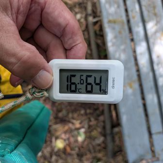 山頂広場は日陰なので、寒いくらいです😅