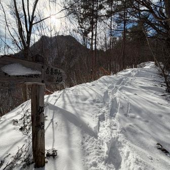 仏岩🪨到着!!
先に見えるは、目指す山頂かな？