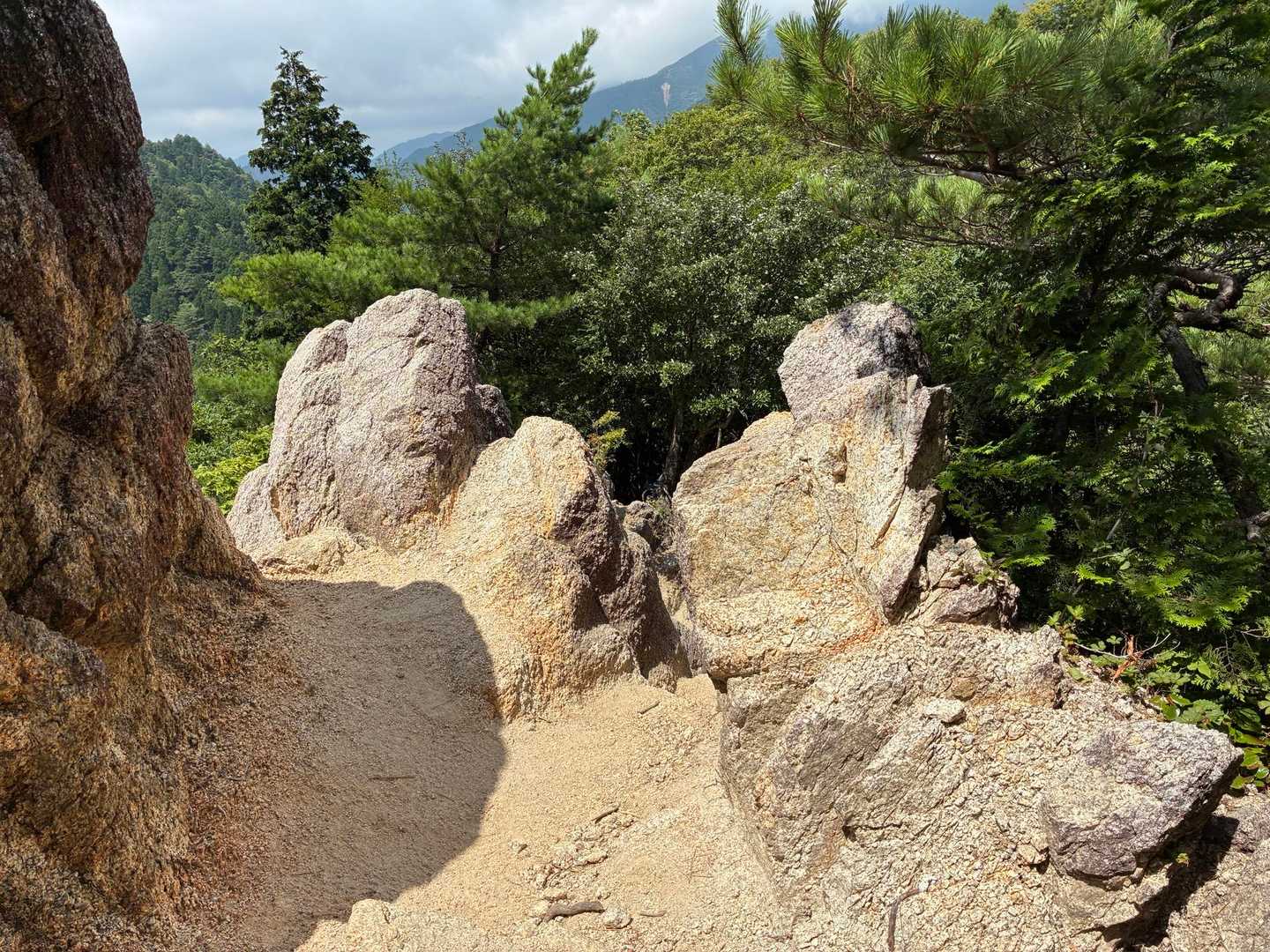 メタボチェックの岩場まで戻って来ました。