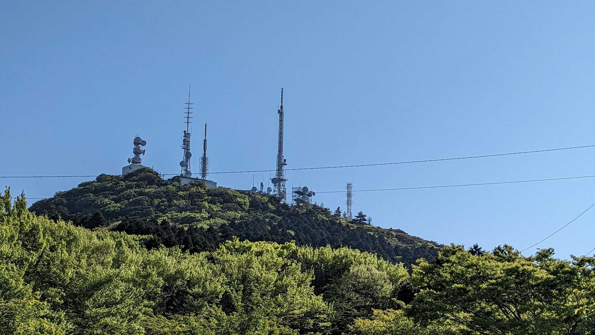 皿倉平から皿倉山頂。