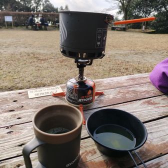 キャンプセンターで休憩。
姉が持ってきてくれた即席味噌汁と緑茶が美味しすぎました