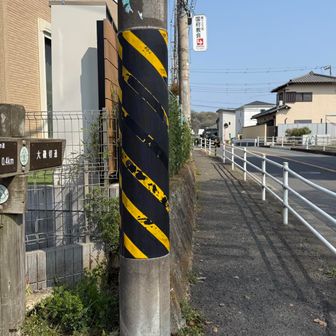 街中へここを左折