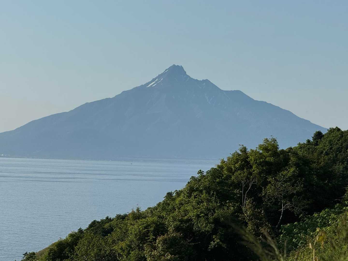 昨日に増して雲ひとつ無く綺麗⛰️