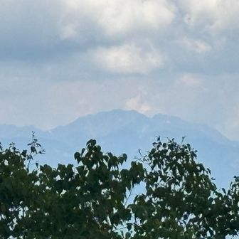 中央アルプスの南駒ヶ岳と空木岳がうっすら見えた😶‍🌫️