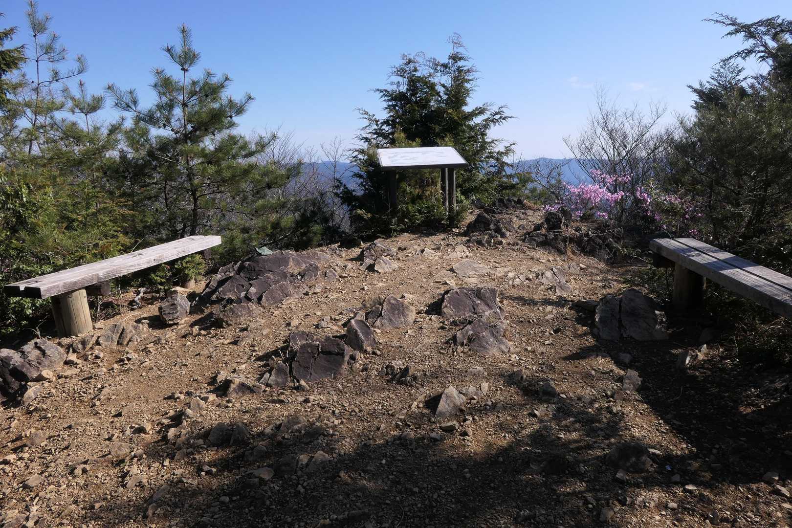 ベンチがあるので、ここで朝食にしました。