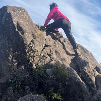 高所恐怖症😱
だけど、大きい岩によじ登って、見た景色は最高でした✨