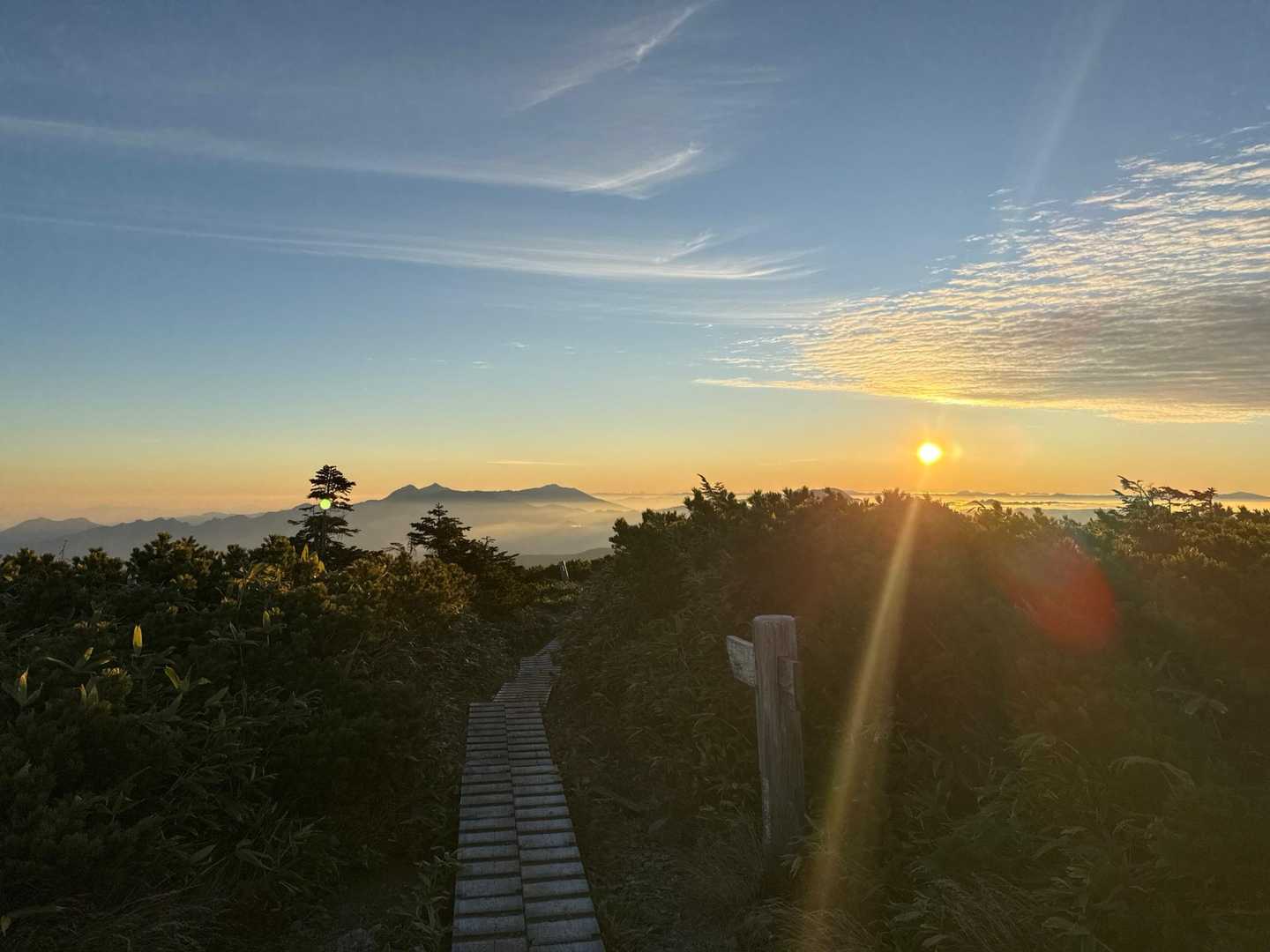 蓮華温泉登山口-朝日岳-照葉ノ池-黒岩山-サワガニ山-犬ヶ 縦走コースの写真