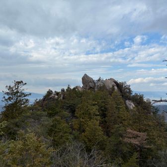 地元の方に天狗岩が、天狗に見えるポイントに案内していただきました^ ^