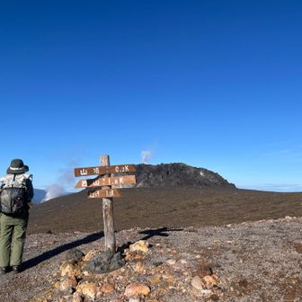 外輪山から見る溶岩洞