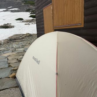 山荘前に設置
山頂はスタミナ切れで明朝登ることにしました