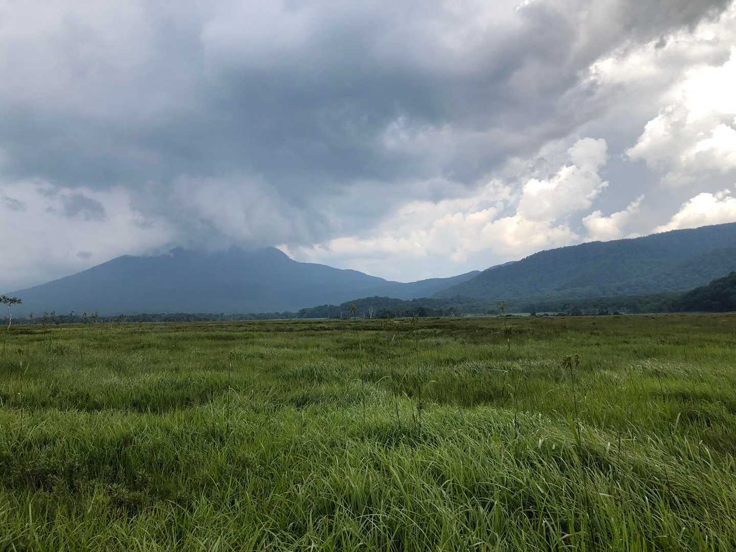 至仏山に雨雲が
