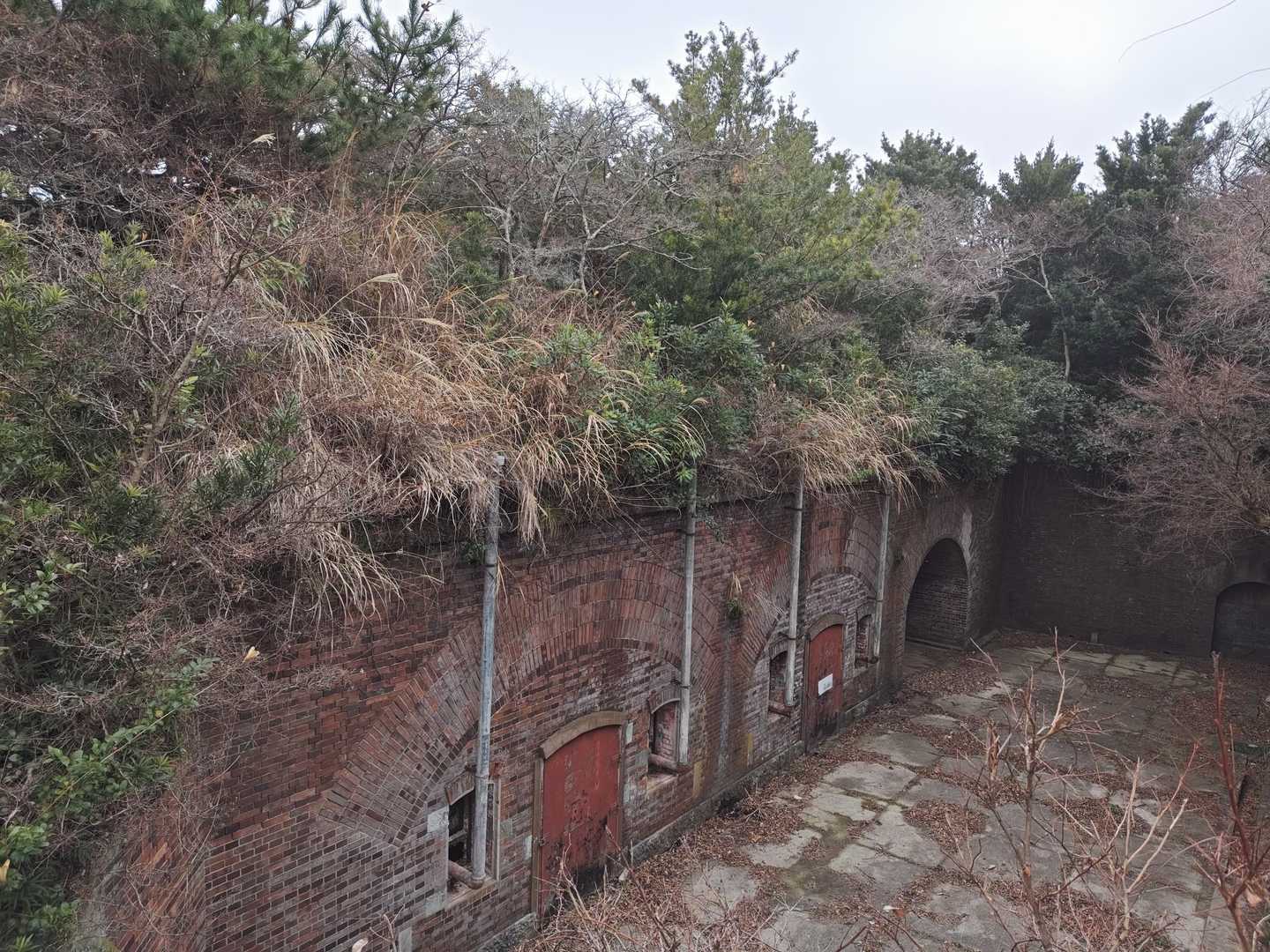 第一砲台跡
砲撃の邪魔になるので今の場所に灯台を移転させたそう😲