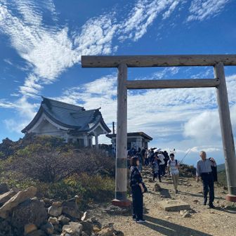 刈田岳にも神社
