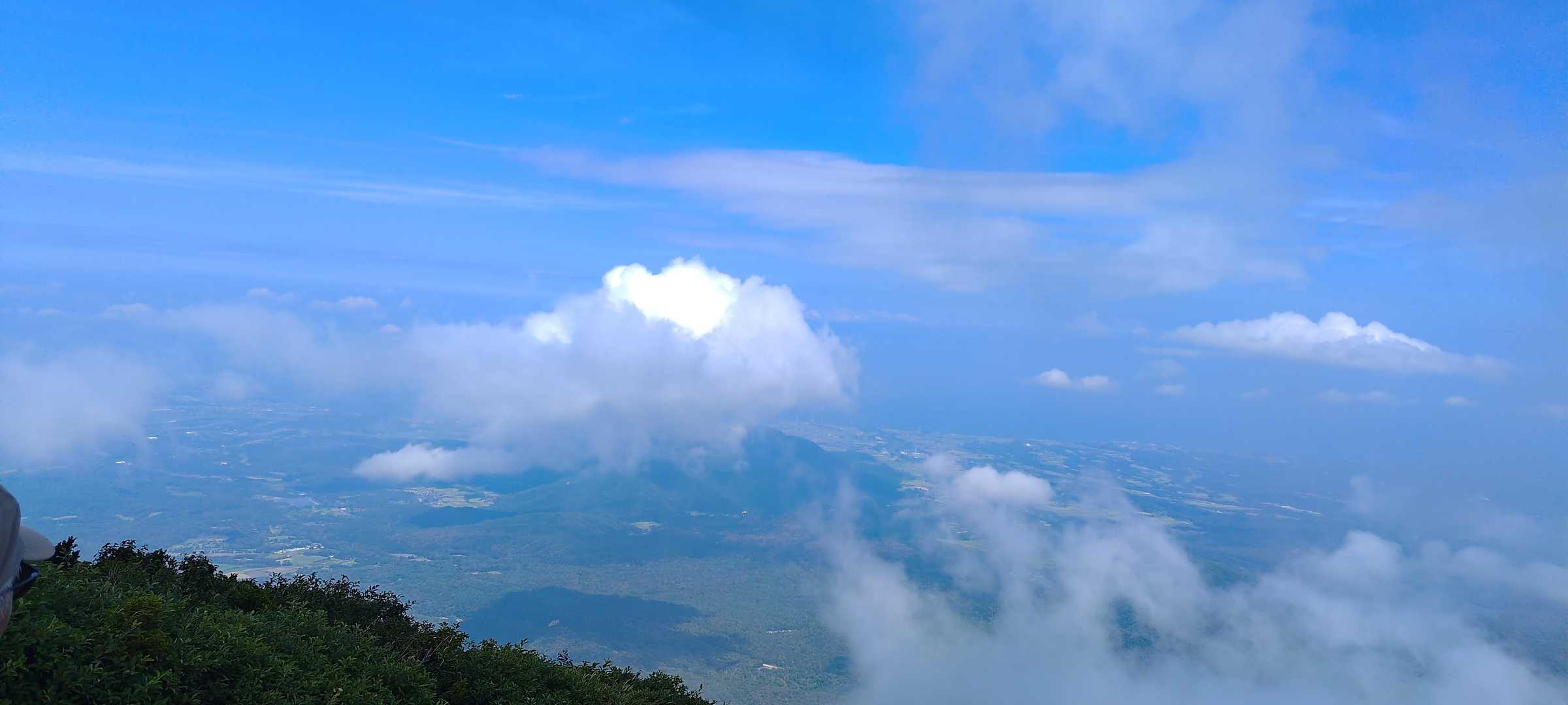 また晴れた…。
大山の天気変わりやすいですね。