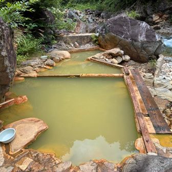 玉子湯: 足下湧出、源泉掛け流し