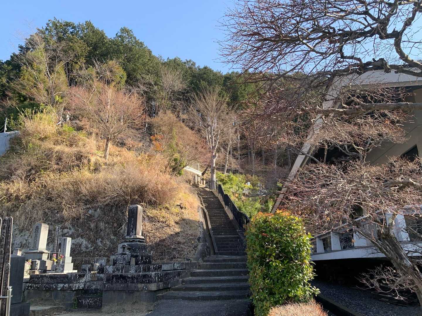 都留市駅前に車を停め
寺の脇道よりスタート

駐車場は前日予約し料金はPayPayで支払う
利用開始と終了をネットでお知らせする
こんなシステム知らなかったぜ