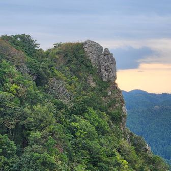 伊予ヶ岳南峰