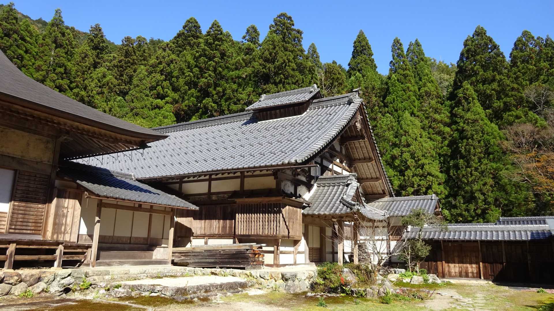 .汾陽寺境内を.....🚶‍♀️