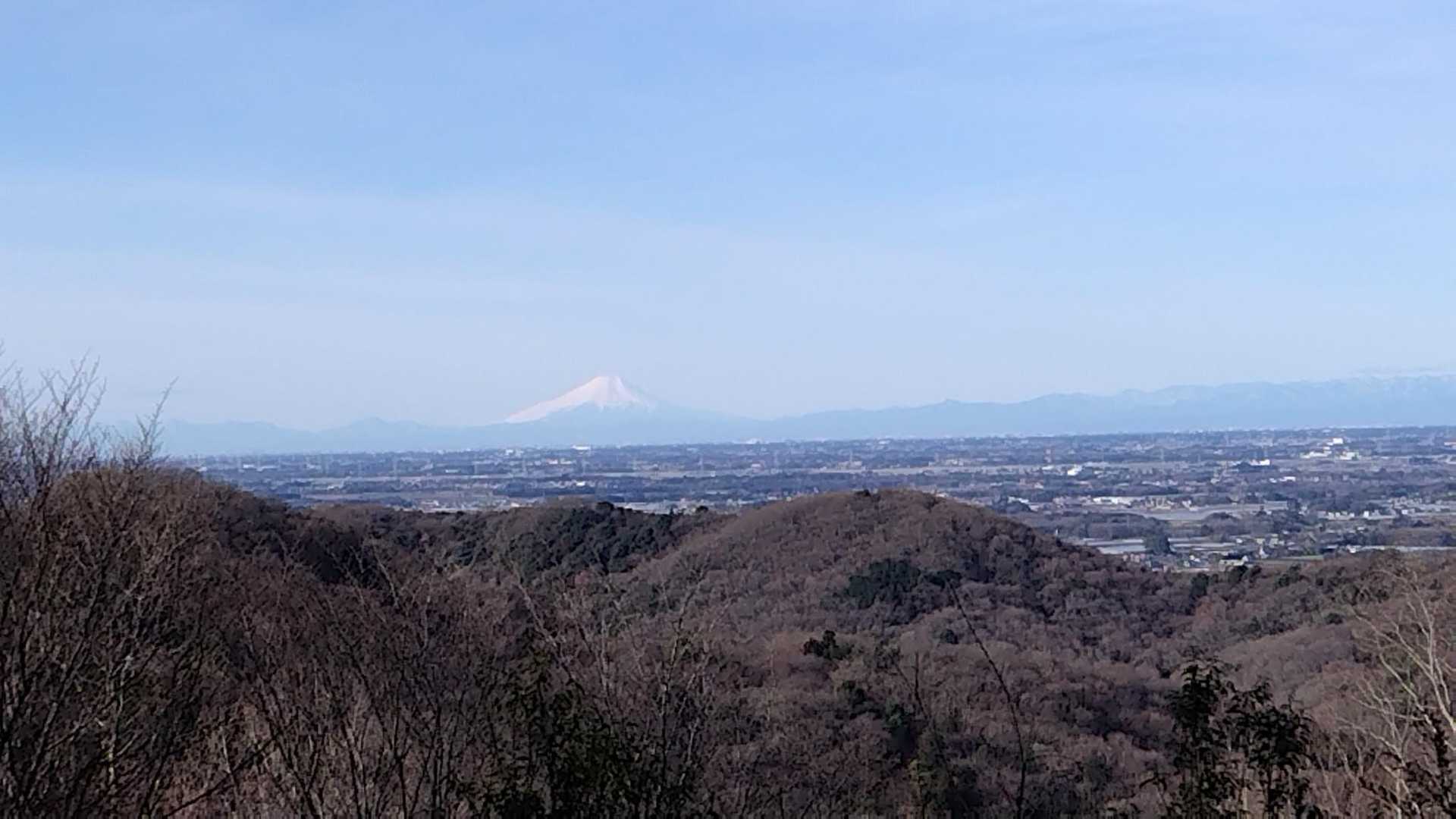 おお！富士山も見えるじゃん！こないだ入笠山で見た以来かな？（わりと最近じゃん）
https://yamap.com/activities/29727877