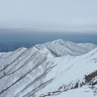 この稜線を通って行くのか‥
近いようでなかなか手強そう😵
