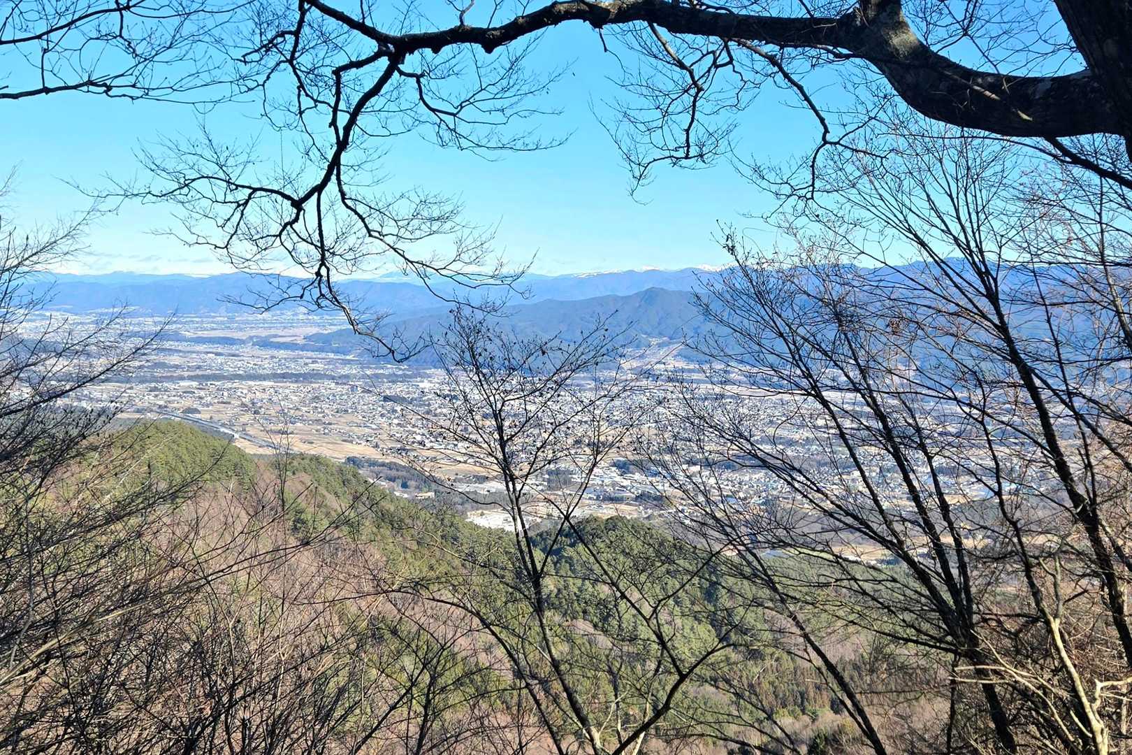 岩場展望台より、飯島町と駒ケ根市内が見渡せますよ🔭