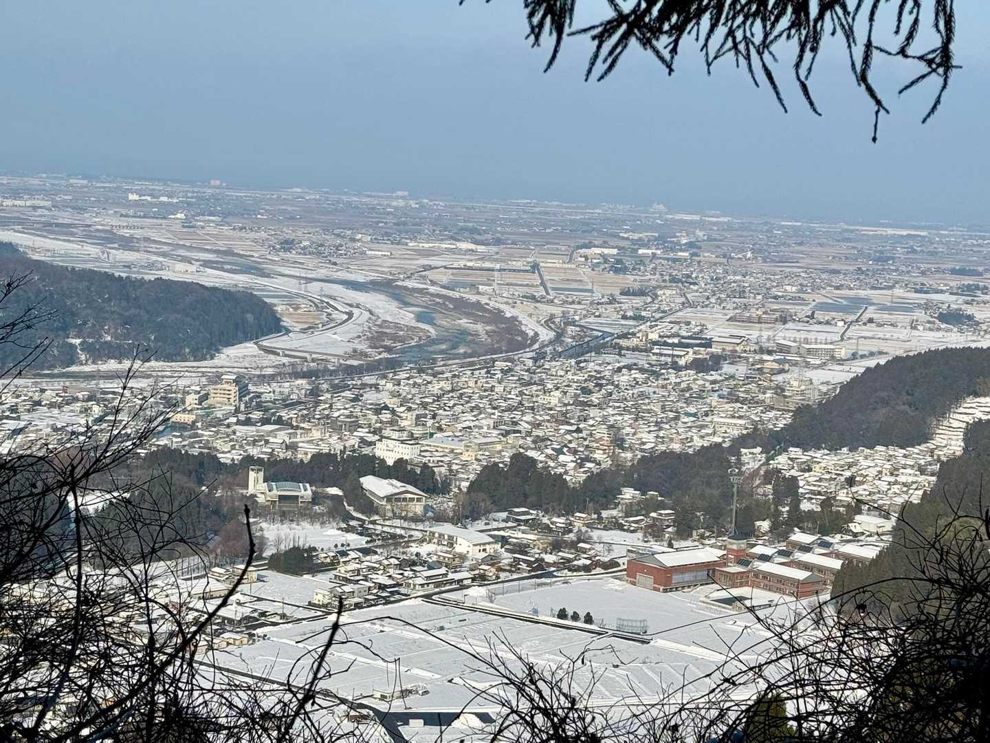 白山市鶴来の街並
手取川の奥は日本海