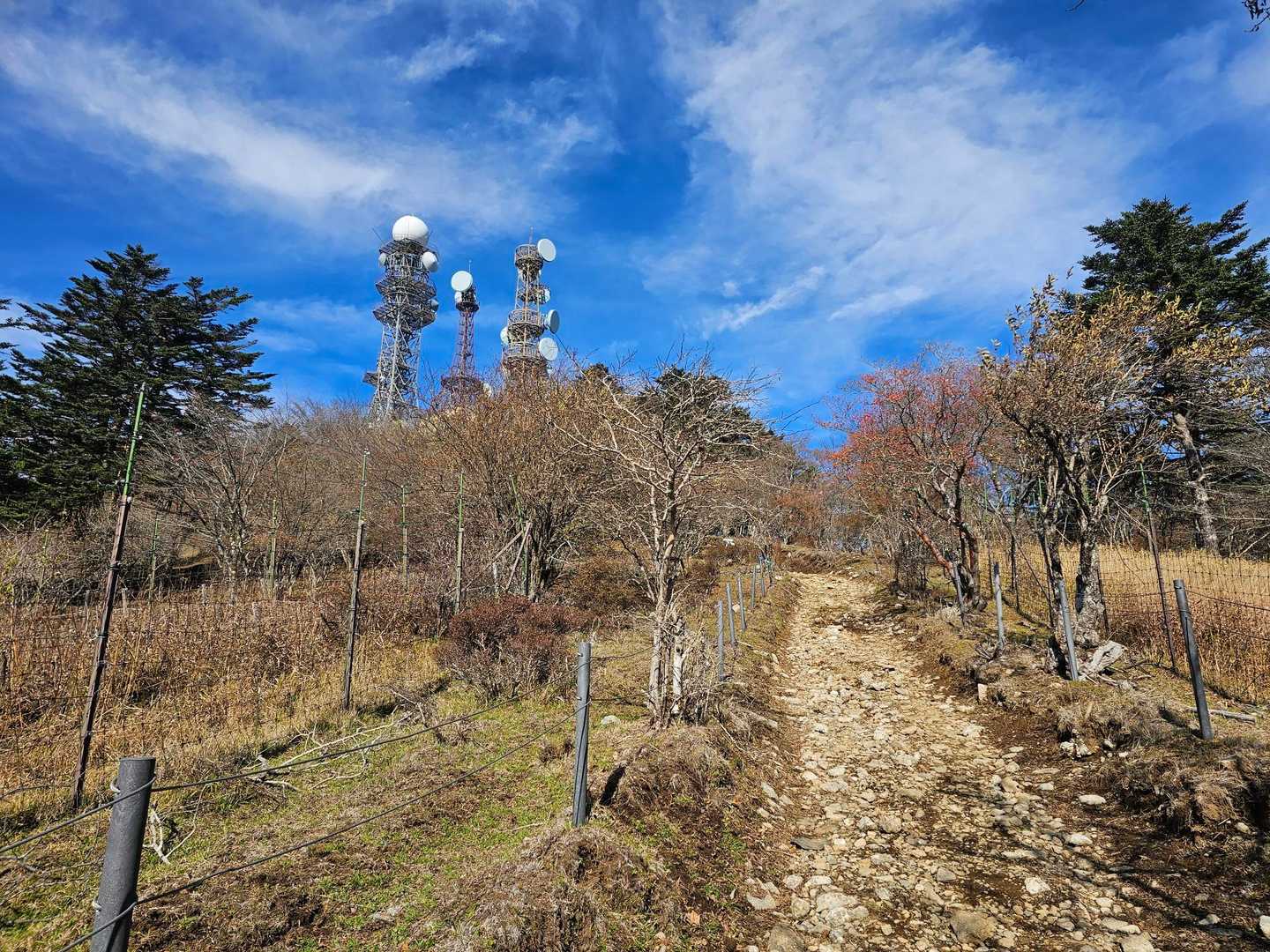 三ツ峠山山頂から御巣鷹山へ
