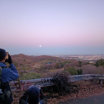 聖峰降りる途中からは、ずっと舗装路…日が暮れても安心なのはメリット