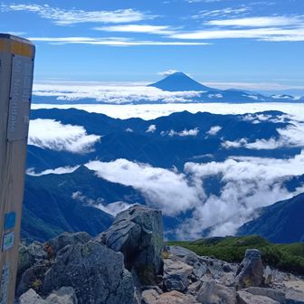 今シーズンは7月の荒川三山・赤石・聖、仙丈、塩見、8月の北岳（今回と同行程を計画するも悪天候で広河原ピストンに変更）、そして今回…と南アルプスを堪能しました。