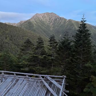 熊ノ平の目の前に農鳥岳