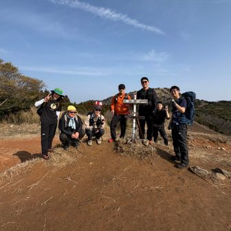 急登登ると、四方台山頂⛰️🙌
天気良すぎて暑い🫠💦