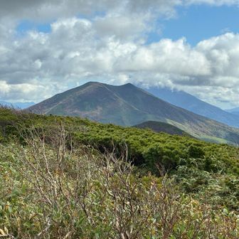 羊蹄山山頂は雲の中☁️