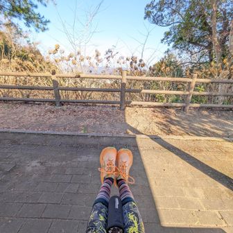 愛宕山。ここは人はレア。最後の給水休憩ストレッチ記念。