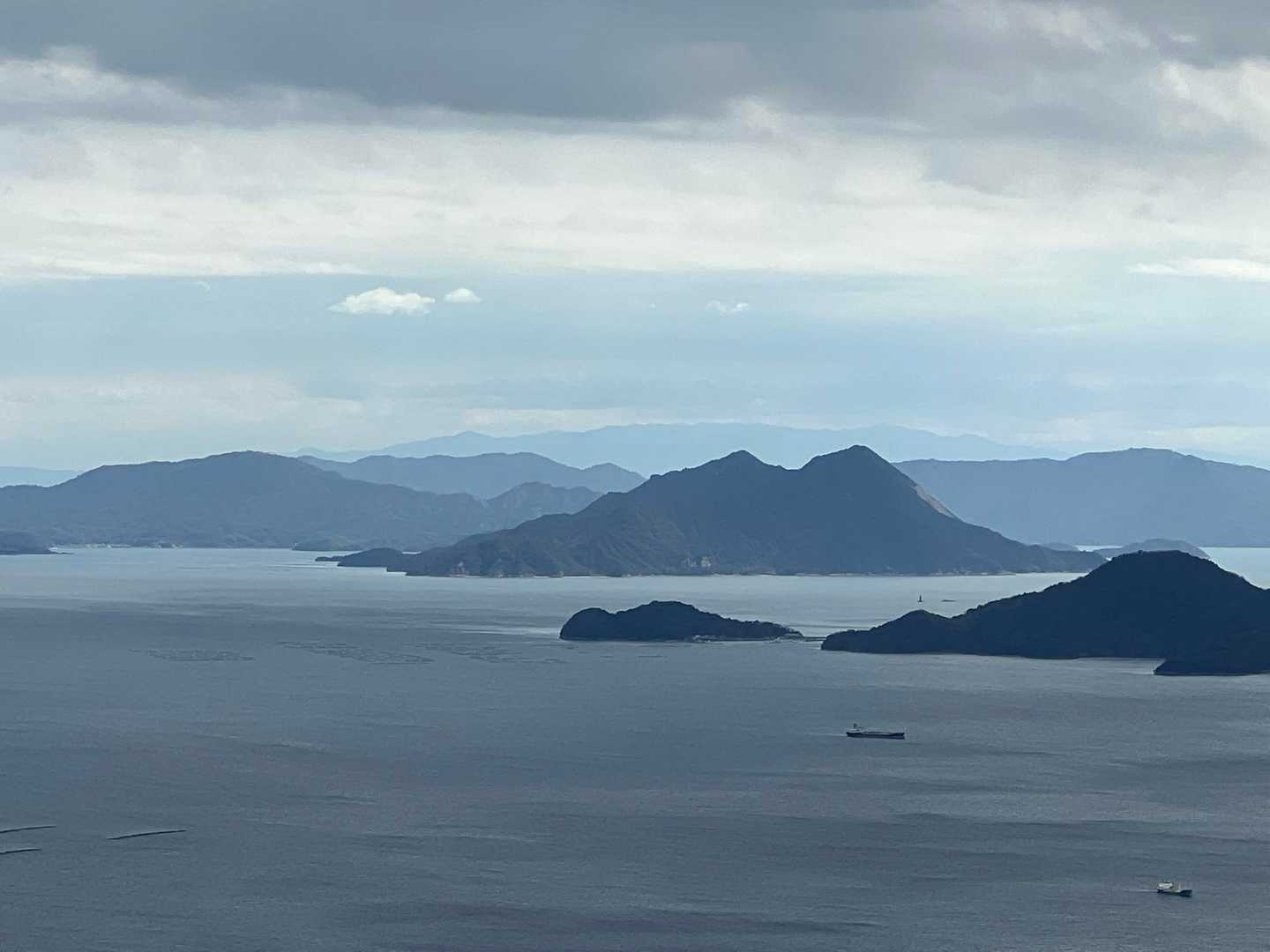 遠くに見える山は四国かな！？