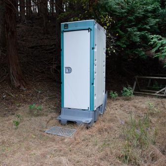 トイレあり。トイレットペーパーあり、結構きれいな洋式トイレでした