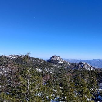 例の段差から見える三ツ岳
