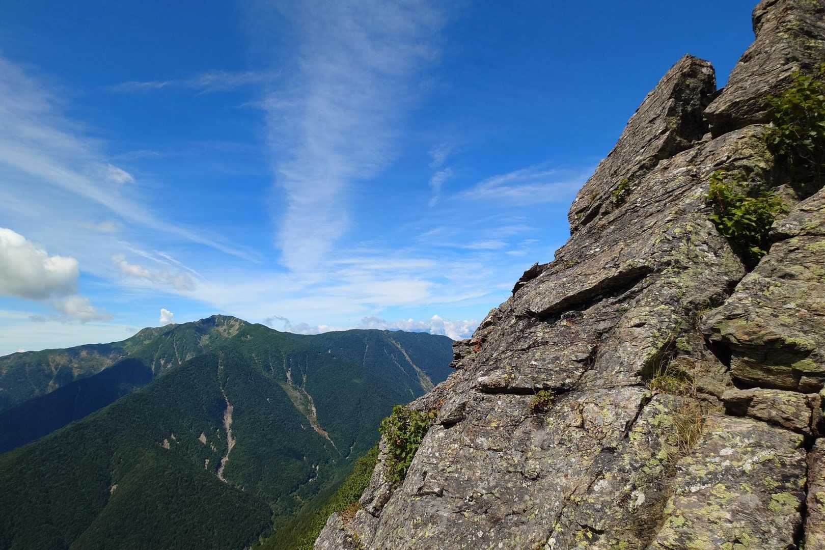 その途中、岩場から仙丈ヶ岳