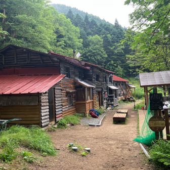 甲武信岳小屋に到着❗️