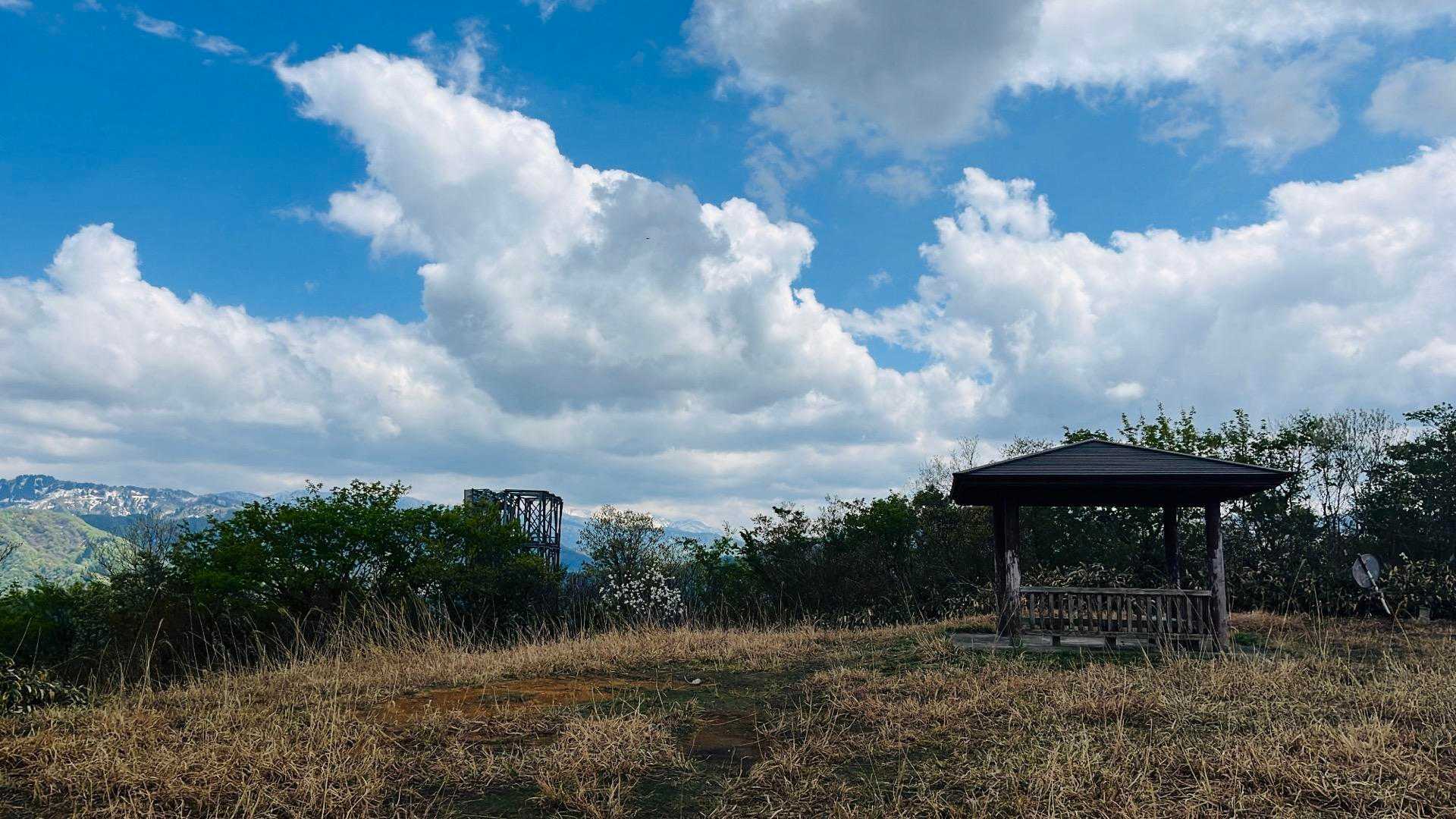 だだっ広い山頂広場