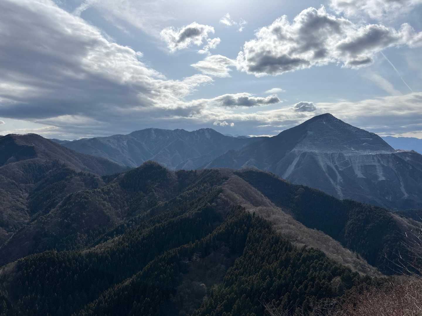 二子山直前の知る人ぞ知る絶景ポイント。奥武蔵の山々が超きれいでした。