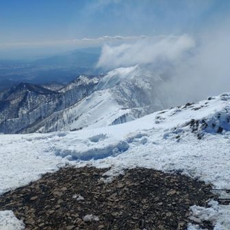 山頂からこっちは西の景色、北はガス