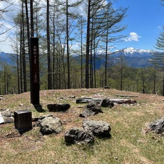 大峠山踏破。源氏山より80mほど高い頂からは……