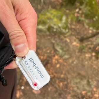 気温計が怪しいので自前で計りました、12℃位ですね